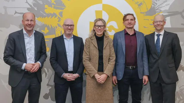 Von links: Landrat Martin Sailer, Oliver Wahl (Schulleiter Realschule Bobingen), Tamara Oppawsky (Schulleiterin Franziskus-Schule Gersthofen), Rainer Sommerreisser (Schulleiter Helen-Keller-Schule Dinkelscherben) und Stephan Richter (Schulleiter Leonhard-Wagner-Gymnasium Schwabmünchen) | Foto: Lina Prinzensing