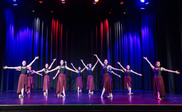 Foto: Fotos: Michael Timm und Sylvain Guillot für Ballett und Tanzstudio Zehlendorf