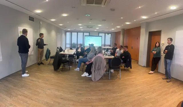 Foto: Hier werden die Ideen der Teilnehmenden gesammelt und diskutiert. (Foto: JBU Meitingen)