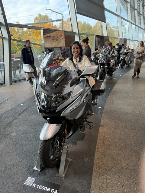 Besuch BMW-Welt S. Gupta.