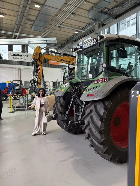 Besuch beim Berufsbildungs- und Technologiezentrum der HWK Schwaben - Ausbildung Nutzfahrzeugmechatronik.