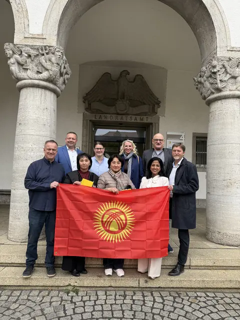 Besuch im Landratsamt Augsburg  R. Heider, H. Leiter, G. Usupova, M. Meixner, E. Ishekeeva, S. Schelewsky, S. Gupta, J. Münch, R. Bartl.