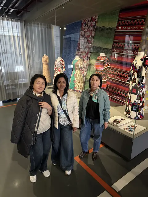 Besuch TIM Textilmuseum Augsburg E. Ishekeeva, S. Gupta und G. Usupova.