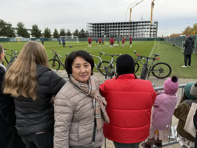 Besuch beim FCA - Führung durch die WWK-Arena E. Ishekeeva beim öffentlichen Training.