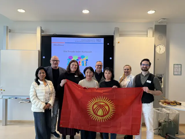 Besuch beim Studienseminar BSZ Neusäß S. Gupta, J. Münch, Referendarin 
C. Spanrunft, E. Ishekeeva, R. Heider, G. Usupova, Seminarleiterin C. Ritter, Studienreferendar P. Kampfmann.