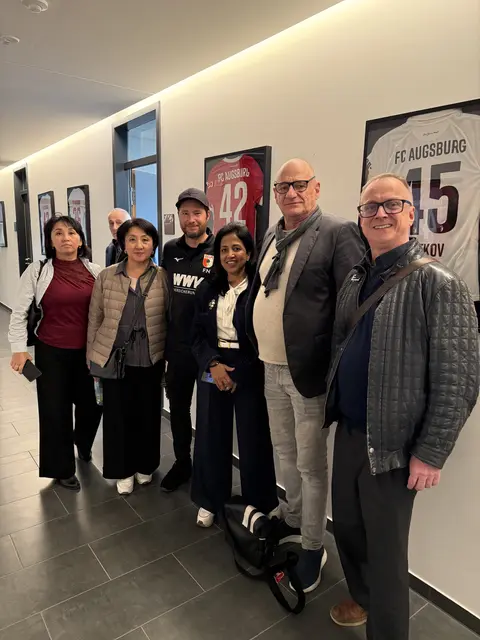 Besuch beim FCA - Führung durch die Paul Renz Akademie.