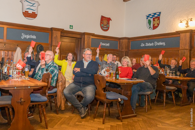 Am vergangenen Wochenende fand im Saal der Friedberger Gaststätte Zieglerbräu die Nominierungsveranstaltung der SPD Friedberg und Ottmaring statt. Ziel des Abends war es, die Kandidatinnen und Kandidaten für die kommende Wahlperiode der Kommunalwahl 2026 offiziell aufzustellen. 