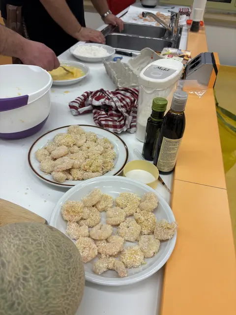 Die Riesengarnelen wurden zweimal paniert um eine schönere Kruste zu bekommen. | Foto: Klaus Hill