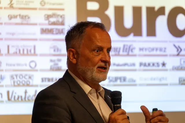 Der Gastredner des IT-Stammtisches, Herr Hermann Huber von der Burda Media KG | Foto: Thomas Straka, Bildrechte: Bundeswehr