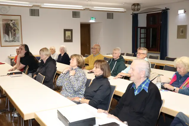Gespannte Aufmerksamkeit beim Vortrag  | Foto: Marianne Stenglein
