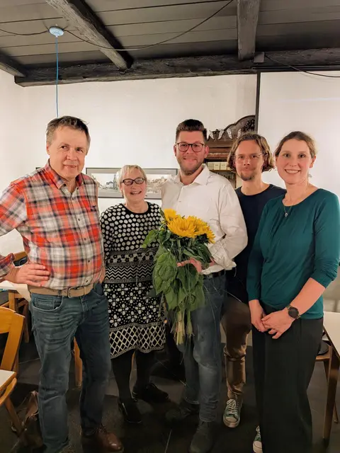 Die Vorstand der Grünen gratuliert Egon Stamp zur einstimmigen Wahl als Bürgermeisterkandidat (von links: Gerhard Frick, Claudia Eser-Schuberth, Bürgermeisterkandidat Egon Stamp, Stefan Meir, Bea Stamp) | Foto: Foto: Jutta Erlenmayer