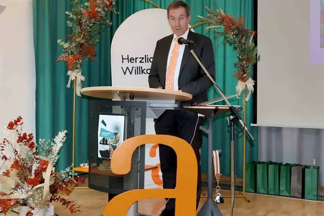 Roland Kober, Vorstandsvorsitzender der Kolping Akademie, ergänzte: „Heute dürfen wir uns über ein top ausgestattetes, modernes Ausbildungszentrum freuen."