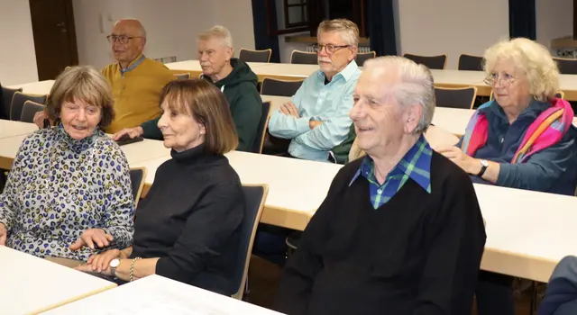 Gespannte Aufmerksamkeit beim Vortrag  | Foto: Marianne Stenglein