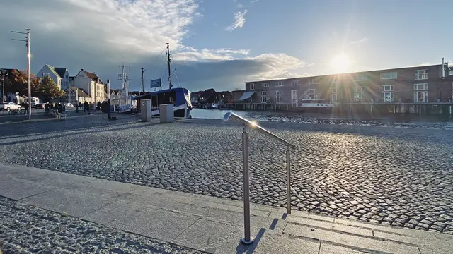 Es ist die Zeit, in der sich die gesamte Szenerie in ein warmes, goldgelbes Licht verwandelt. Foto: Helmut Kuzina