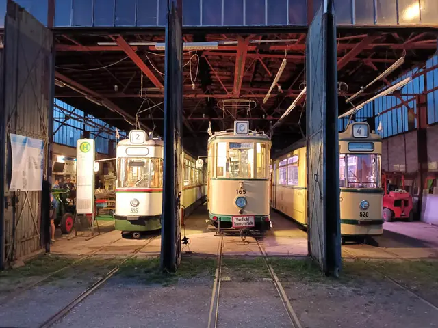 Nahverkehrsgeschichte kann am 23. November in der historischen Abstellhalle in Lechhausen erlebt werden.  | Foto: swa/Stefan Zaum