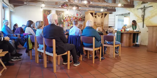 Groß und Klein war beim Tauferinnerungsgottesdienst anwesend. | Foto: Dieter Obermayer