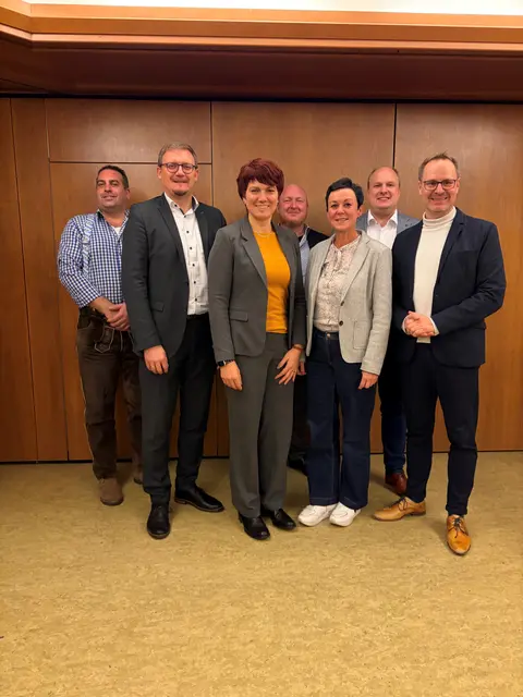 Der neu gewählte Vorstand der KPV des Bezirks Schwaben: Florian Foag (KV Dillingen), stellv. Vorsitzender Jürgen Raab (KV Donau-Ries), die neue Vorsitzende Katja Müller (KV Dillingen), Gerhard Böswald (KV Donau-Ries), Susanne Nieberle (KV Unterallgäu), Konrad Müller (KV Donau-Ries) und MdL Thorsten Freudenberger (KV Neu-Ulm). | Foto: Katja Müller