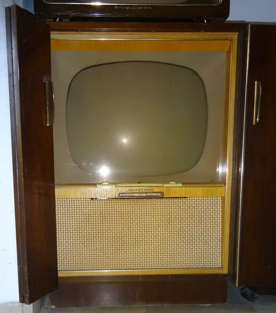 Diese Fernsehtruhe Baujahr 1961 war schon ein Highlight. Nicht viele konnten sich solch ein Gerät leisten. | Foto: Otto Killensberger