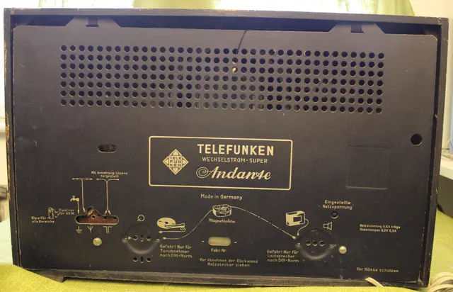 Die Rückseite des Telefunken Andante Radio - Bauzeit 1952 bis 1954 kostete damals schon ca 390 DM.  | Foto: Otto Killensberger