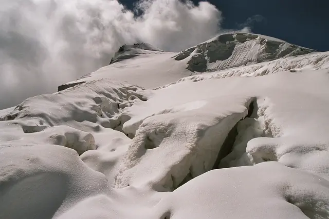 Gletscherabbrüche auf Aufstiegsrouten kommen relativ selten vor, aber sie enden tödlich.