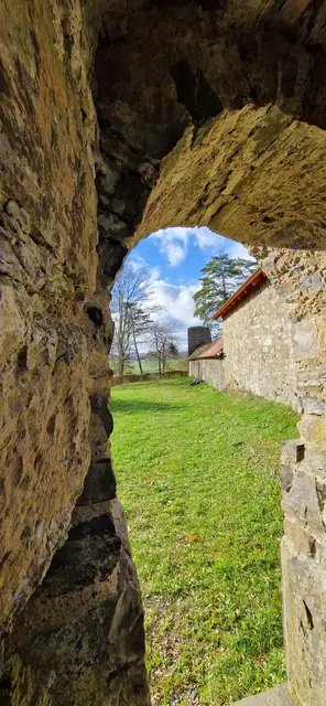 Burgruine Hatzfeld im Herbst