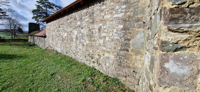Burgruine Hatzfeld im Herbst
