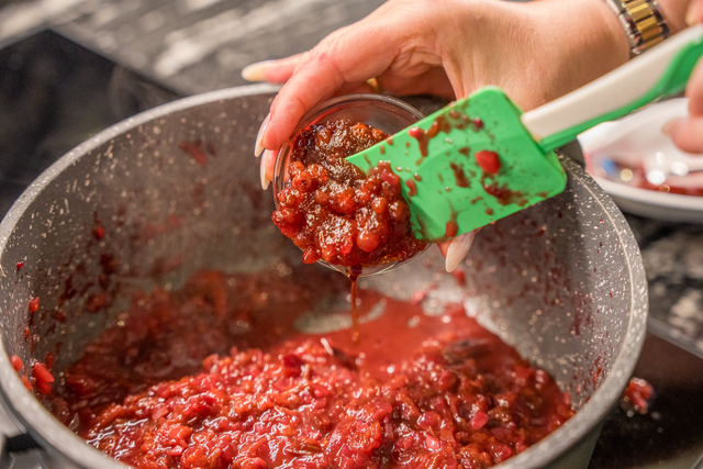 Sabinas Kochstudio: Zwetschgen-Ketchup | Foto: FSeventfoto