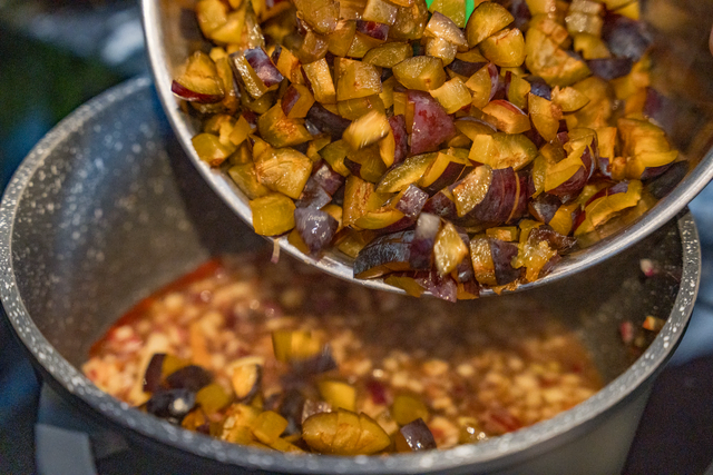 Sabinas Kochstudio: Zwetschgen-Ketchup | Foto: FSeventfoto