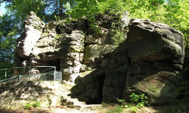 Im Hainberg im Ambergau befindet sich für die Jägerschaft eine heilige Stätte.  | Foto: Kurt Wolter
