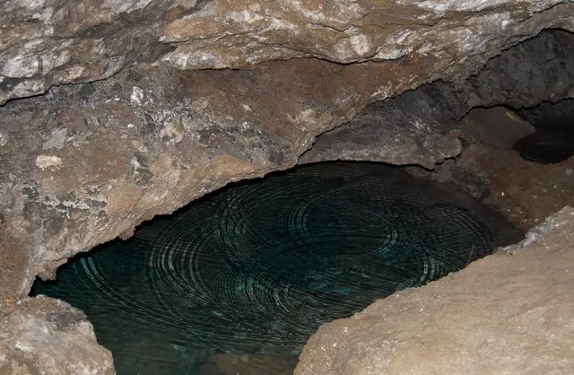 Darin geht es um Zwerge, die in der Höhle wohnen und nachts die Felder eines Bauern plündern. Der wütende Bauer konnte aber zunächst den Zwergen nichts anhaben, da diese Tarnkamppen trugen. Wie es weitergeht, das müsst ihr selbst herausfinden. 
 | Foto: Kurt Wolter