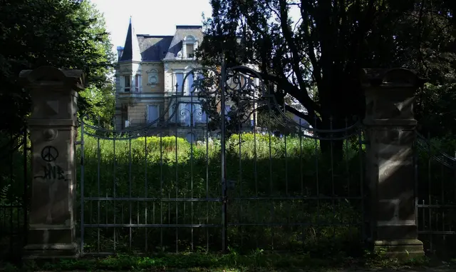 In einem verwunschenen Garten bei Lehrte steht die verlassene Gruselvilla Nordstern. | Foto: Kurt Wolter