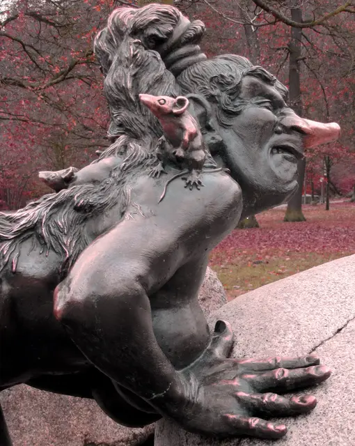 In der Walpurgisnacht reiten sie auf ihren Reisigbesen, Stecken und Mistgabeln durch die Lüfte zum Blockesberge hinauf.  | Foto: Kurt Wolter