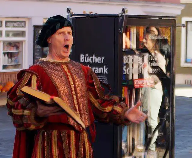 Der Schauspieler Christian Beier trat bei der Eröffnung des BücherSchrankes als William Shakespeare auf.