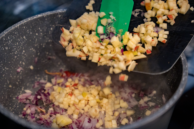 Sabinas Kochstudio: Zwetschgen-Ketchup | Foto: FSeventfoto