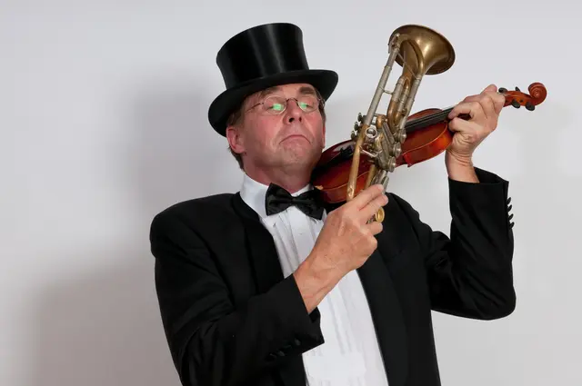 Wilfried vom Ammersee präsentiert Monologe, Dialoge und Couplets von Karl Valentin zum Thema "Liebe " | Foto: Wilfried vom Ammersee