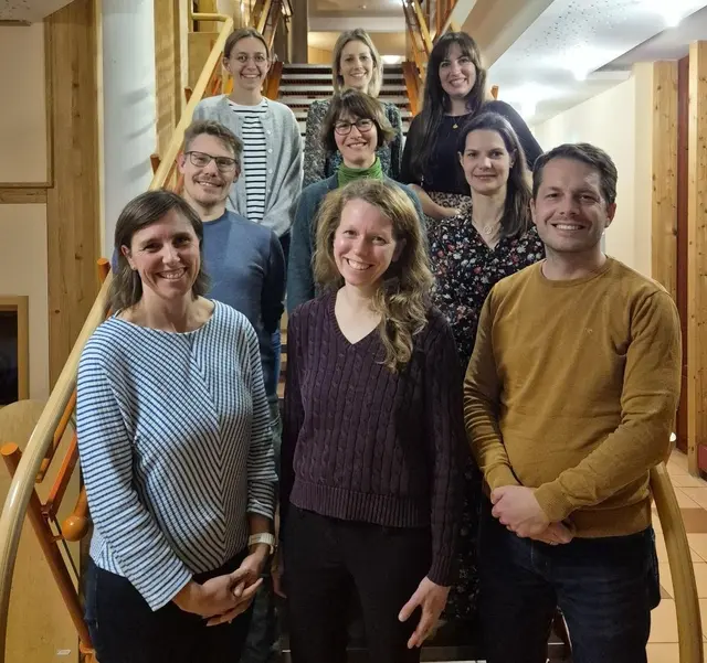Der neue Kinderhaus-Elternbeirat. Im Bild v.l.n.r. Christina Aichberger, Ramona Greifenegger, Theresa Weiß, Mitte: Matthias Strobl, Jennifer Merle, Theresia Schweighofer, Unten: Julia Frauenhofer (Vorsitzende), Barbara Beyerle, Wolfgang Beck (Vorsitzender) | Foto: Sebastian Pischel