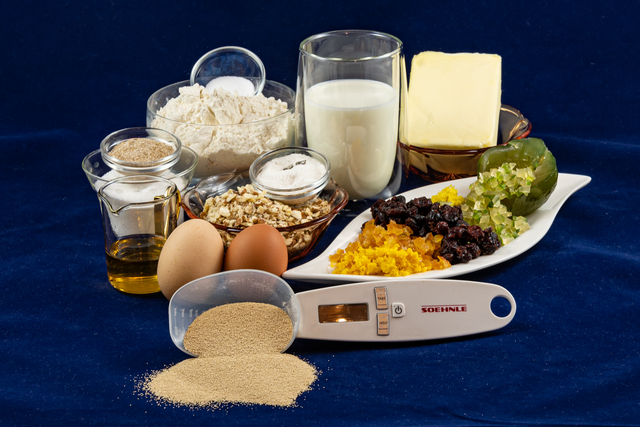 Sabinas Kochstudio - Omas Christstollen -Die Zutaten (1) | Foto: FSeventfoto