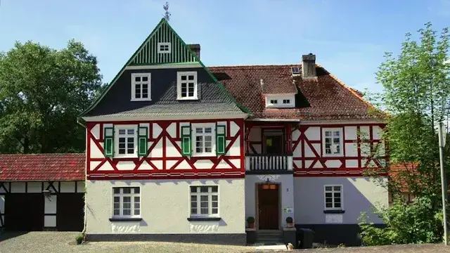 Landhaus Mühle in Hatzfeld, dort stand 1804 das Herrenhaus, welches heute am Reddighäuser Hammer steht.