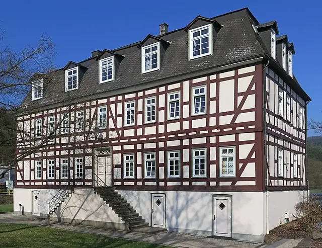 Herrenhaus aus Hatzfeld bis 1804 , dann Verwaltungsbüro in Reddighausen