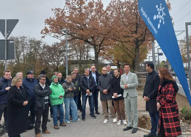 Der Herr im hellen Anzug wird uns bald verlassen, leider! Berlin darf sich freuen. Wer ihn noch nicht kennt, es ist Regionspräsident Steffen Krach.