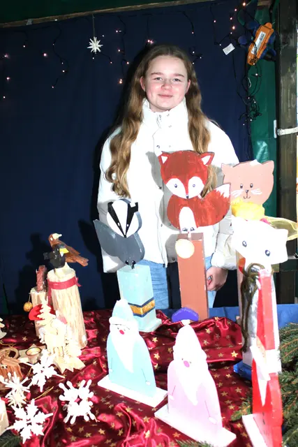 Weihnachtliche Dekorationen gehören auch zum vielfältigen Angebot auf dem Markt. | Foto: Peter Heider