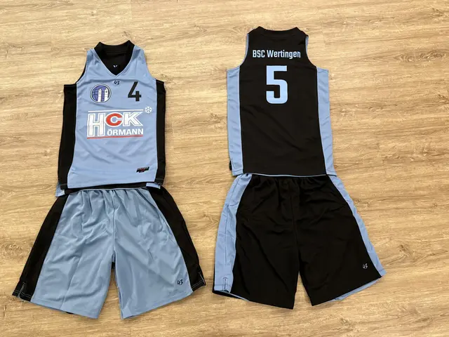 Hier der neue Look im angesagten Wende-Trikots-Style.