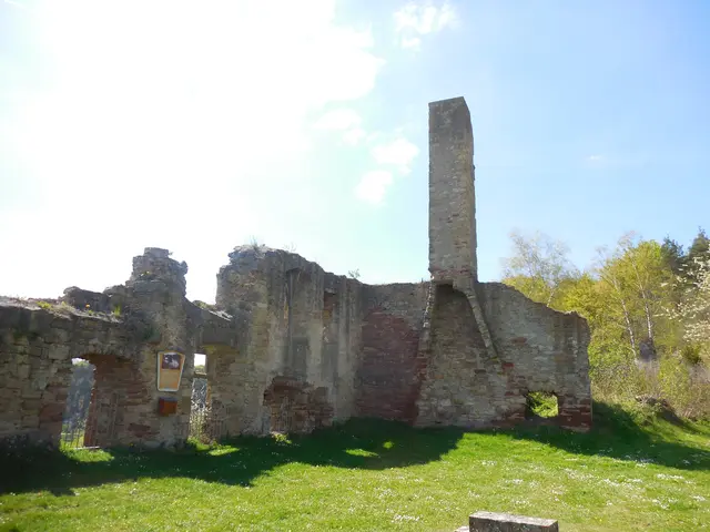 Die Klosterruine mit dem Friedhof von Ober-Werbe (05.05.2016). | Foto: M. A.