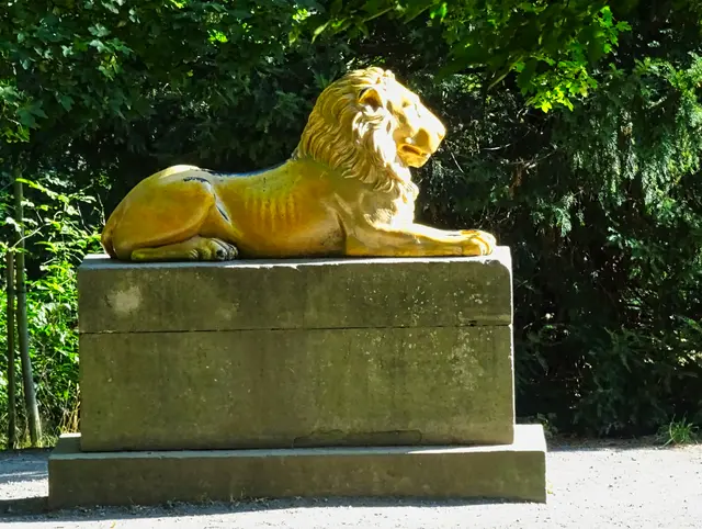 der Goldene Löwe im Schlosspark