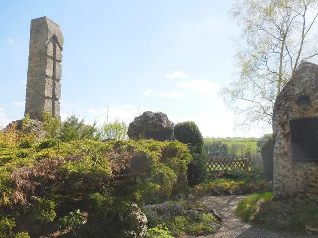Die Klosterruine mit dem Friedhof von Ober-Werbe (05.05.2016). | Foto: M. A.