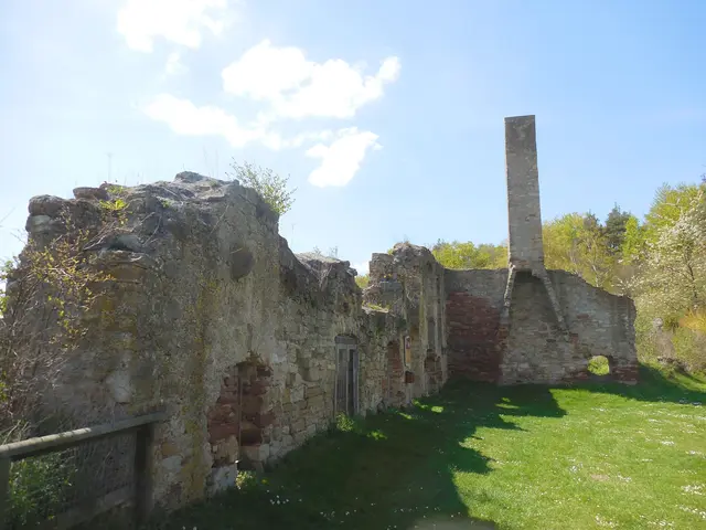 Die Klosterruine mit dem Friedhof von Ober-Werbe (05.05.2016). | Foto: M. A.