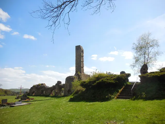 Die Klosterruine mit dem Friedhof von Ober-Werbe (05.05.2016). | Foto: M. A.