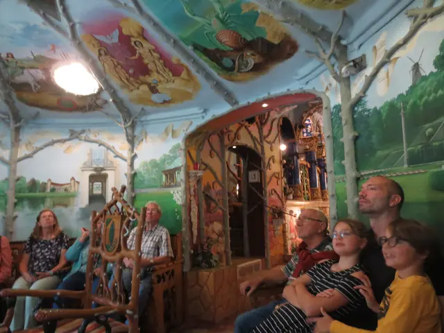 Gemütlicher Raum ,mit vielen Bildern.