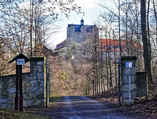 Blick vom Fürstenweg auf den Schlosspark und dem Schloss Ballenstedt