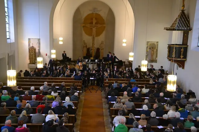 Das A-Orchester hat Platz genommen. | Foto: Peter Metzger